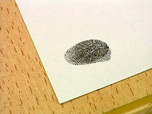 Een vingerafdruk op papier